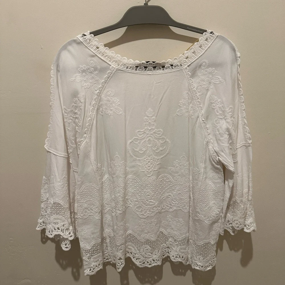 Democracy - NWT White Lace Embroidered Cold Shoulder Top with flare sleeves - Picture 2 of 6